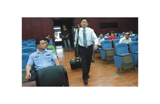 飛行員辭職被索500萬分手費 專家稱涉嫌侵權